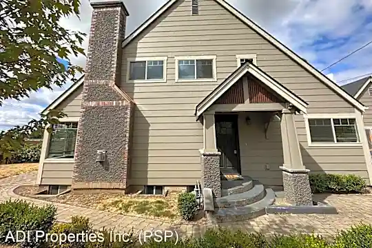11035 SW Center St Photo 1