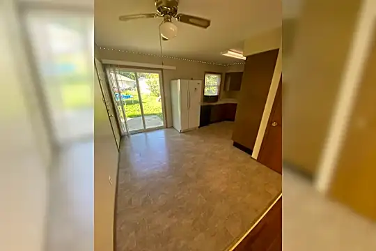 205 Briar Ln Photo 2