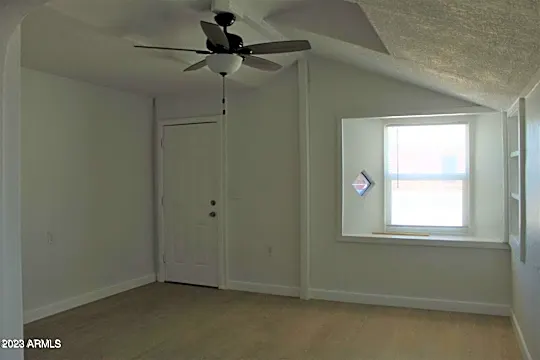 211 W Northern Ave Photo 2