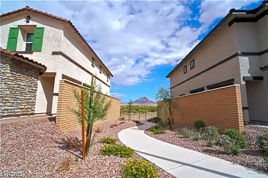 422 Larksong Avenue Photo 2