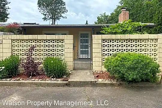 3585 SW 104th Ave Photo 1