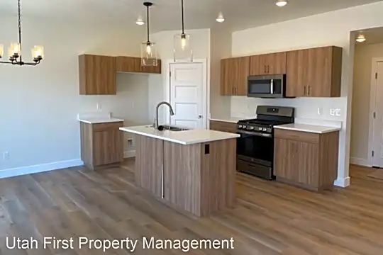 287 1425 N St Photo 2