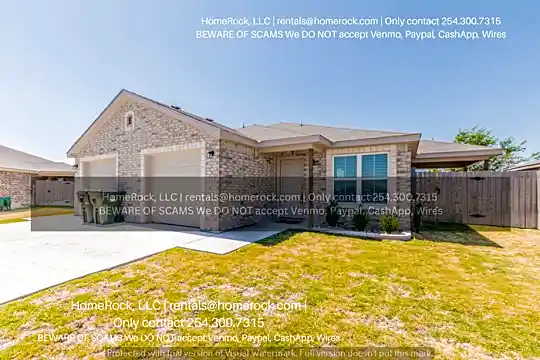 819 Eastland Dr Photo 2