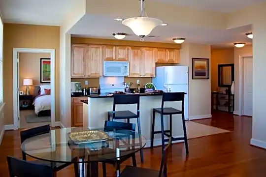 King Edward Apartments Photo 2