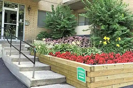 Greenridge on Euclid Photo 2