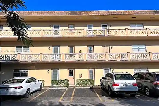 3530 NW 52nd Ave #403 Photo 2