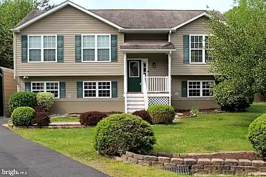 10402 Skinner Hill Dr Photo 2