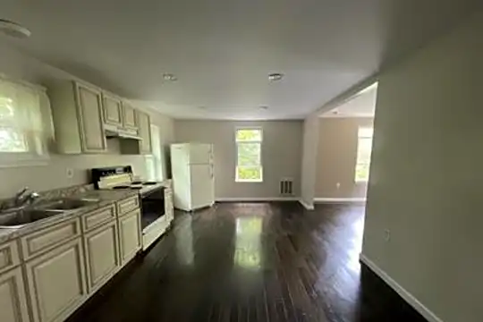 108 Tower St Photo 1