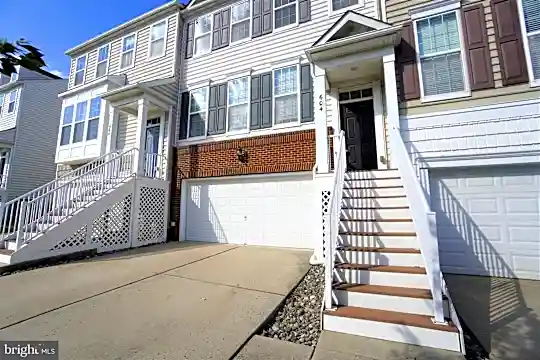 604 Ellison Dr Photo 2