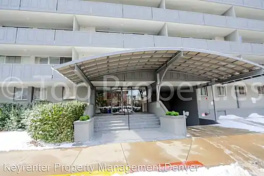 909 Logan St Photo 2