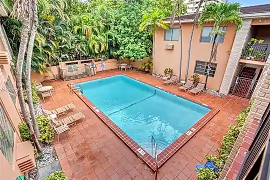 218 Santillane Ave #2 Photo 1