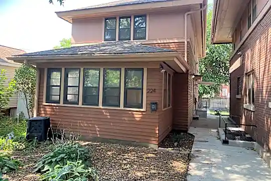 224 10th St Photo 1