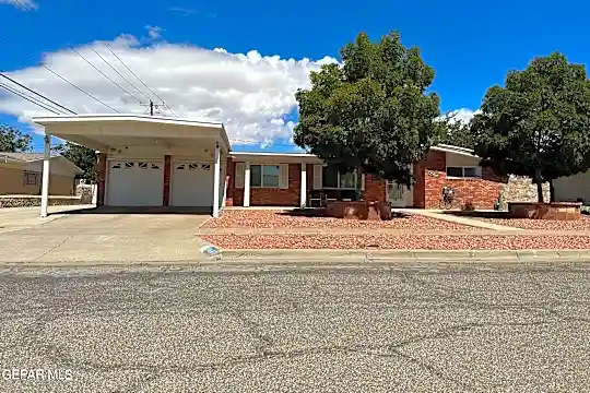 8017 Mineola Dr Photo 1