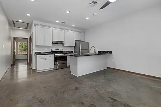 144 Arlington Dr Photo 2