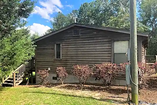 121 Plantation Rd Photo 2