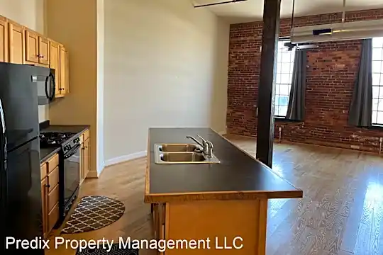 265 N Queen St Photo 2