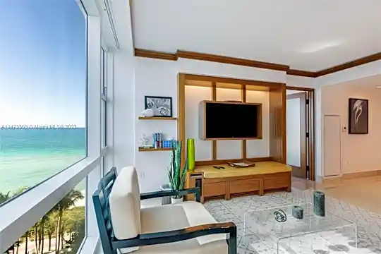 6801 Collins Ave #909 Photo 2