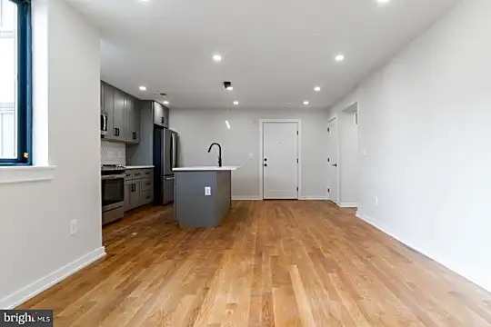 2636 Belgrade St #305 Photo 2