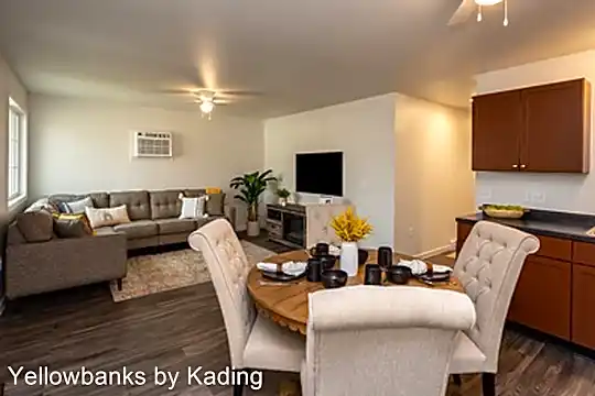 5756 Basswood Ln Photo 2