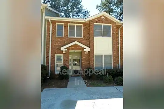 216 Peachtree Hollow Ct NE Photo 1