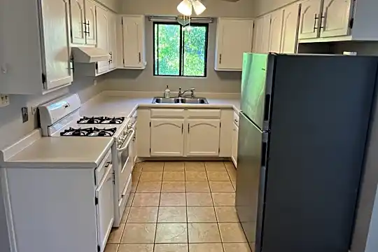 1130 Chalet Dr #3N Photo 2