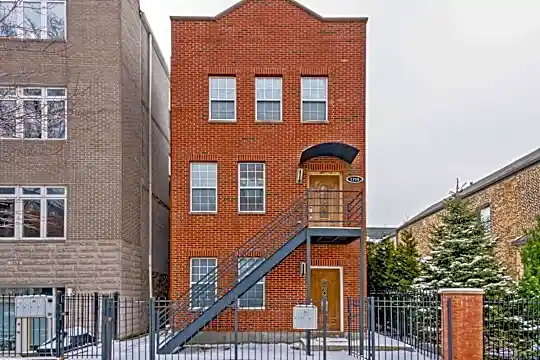 1256 N Wood St #1 Photo 1