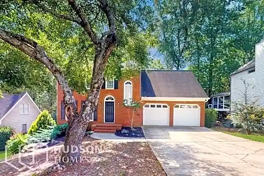 721 Helga Dr NE Photo 1