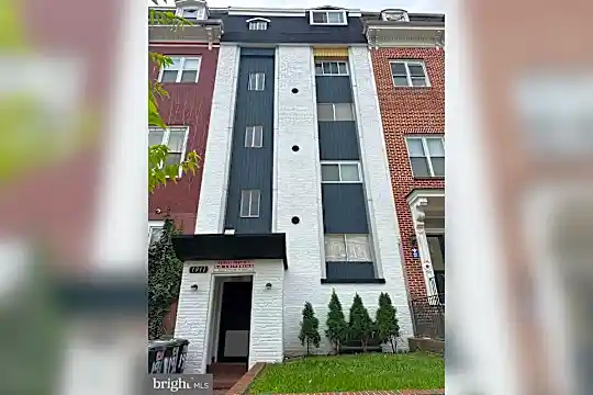 1911 W Baltimore St #2 Photo 1