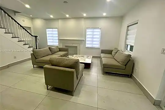 9509 Bay Dr Photo 2