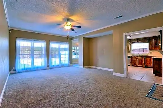 1601 Kings Row Photo 2