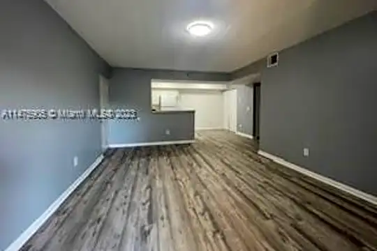 5590 NW 61st St #819 Photo 2