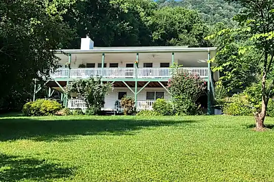 80 McIntosh Ln Photo 1