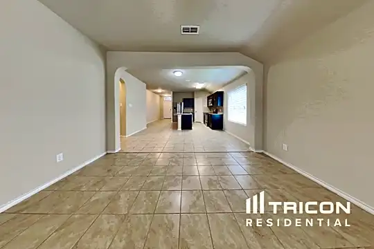 1104 Autumnwood Drive Photo 2