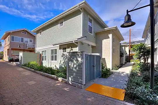 318 W Micheltorena St #A Photo 1