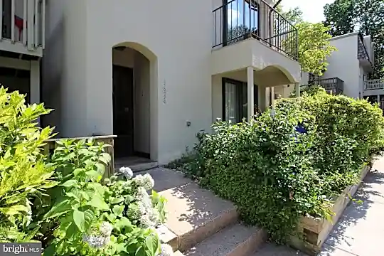 1626 Valencia Way Photo 2