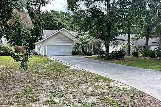 1641 Lake Tree Dr SW Photo 2