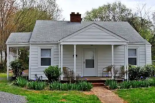 2620 Elon St Photo 1