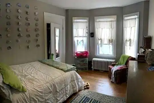 10 Sunset St Photo 2