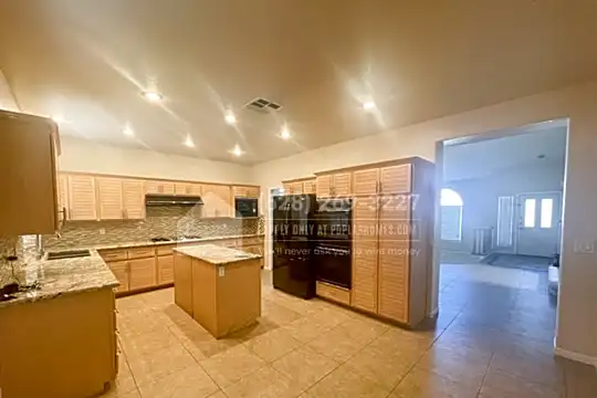 2005 Interbay St Photo 2
