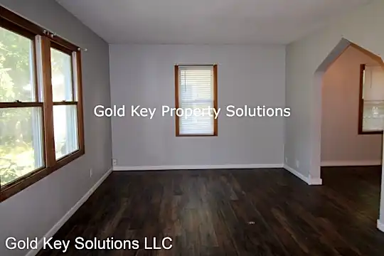 604 N Alameda Ave Photo 2