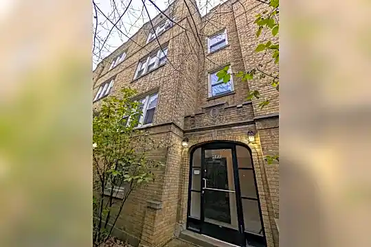 683 W Wrightwood Ave #2S Photo 2