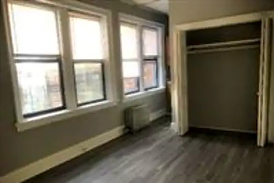 146 Glenwood Ave Photo 2