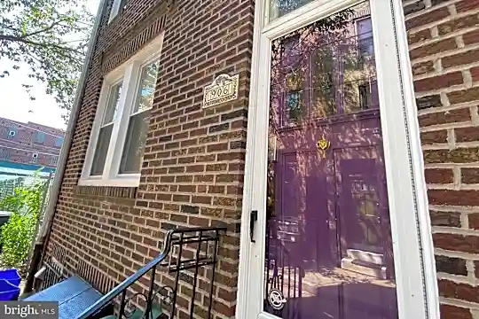 906 League St Photo 1