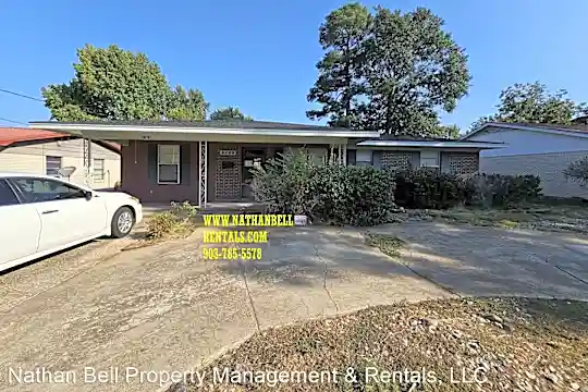 3165 E Houston St Photo 1