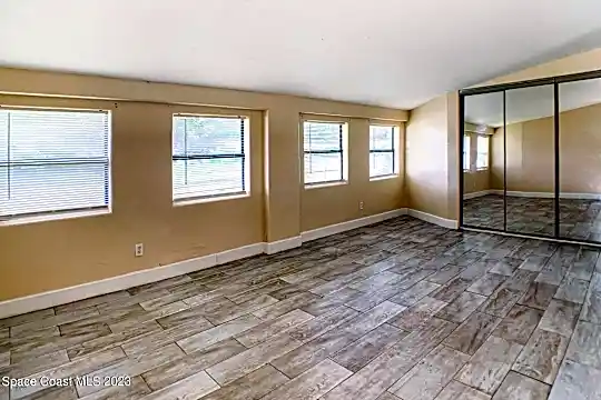 1472 Palmwood Dr Photo 2