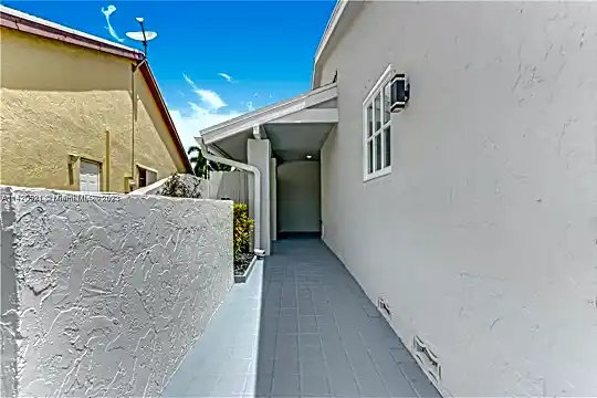 16643 Redwood Way #16643 Photo 2