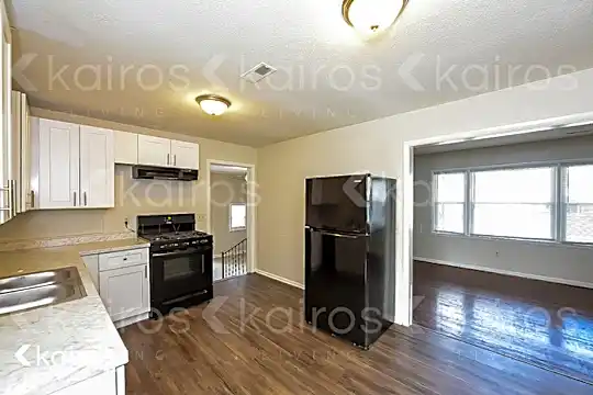 633 Senn St Photo 2