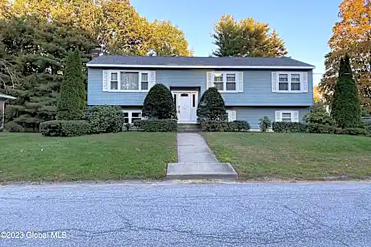 12 Lakewood Dr Photo 1