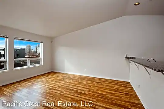 1828 12th Ave Photo 2