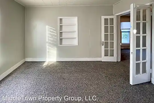1014 E Adams St Photo 2
